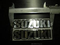 Объёмная наклейка Suzuki