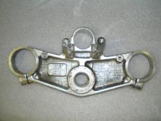 Верхняя траверса на мотоцикл Kawasaki Ninja ZX6R ZX-6R 2000-2002 г.в., ZX9R ZX-9R zx9 r 2000-2002 г.в., ZZR600 2005-2008 г.в.